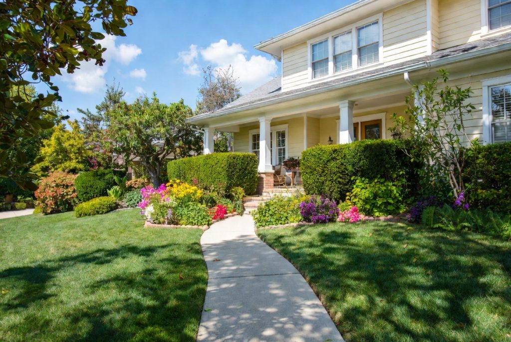 Is Summer a Good Time to Sell Curb Appeal